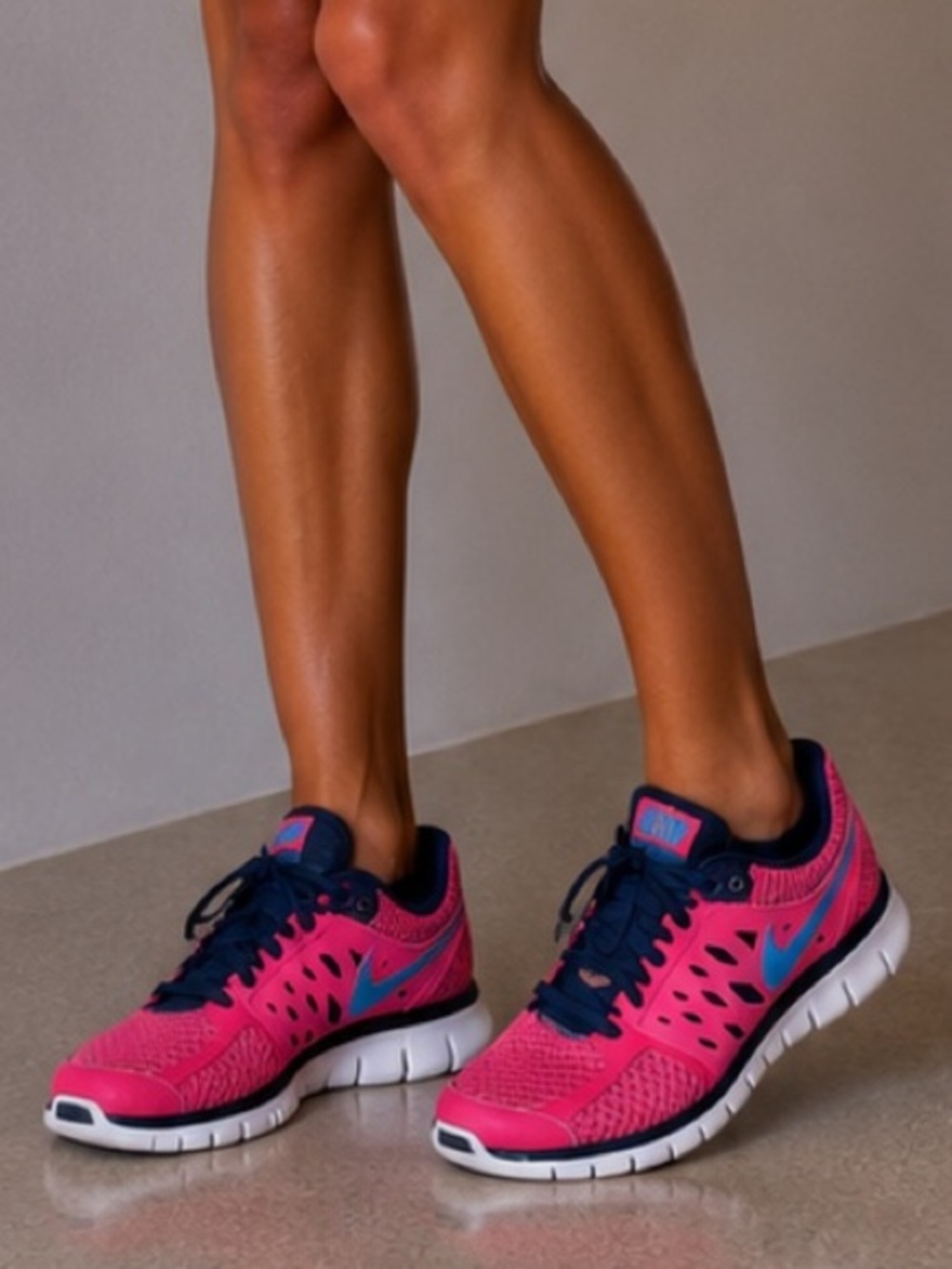 NIKE FLEX 2013 RUN PINK AND NAVY SIZE 8
